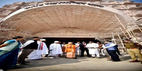 मुख्यमंत्री योगी आदित्यनाथ ने उमरहा में स्वर्वेद महामंदिर धाम का किया निरीक्षण