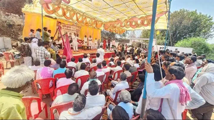 शिवपुरीः पिछोर विधायक ने किए आधा दर्जन मल्टीपर्पज प्रतिक्षालयों के भूमि पूजन