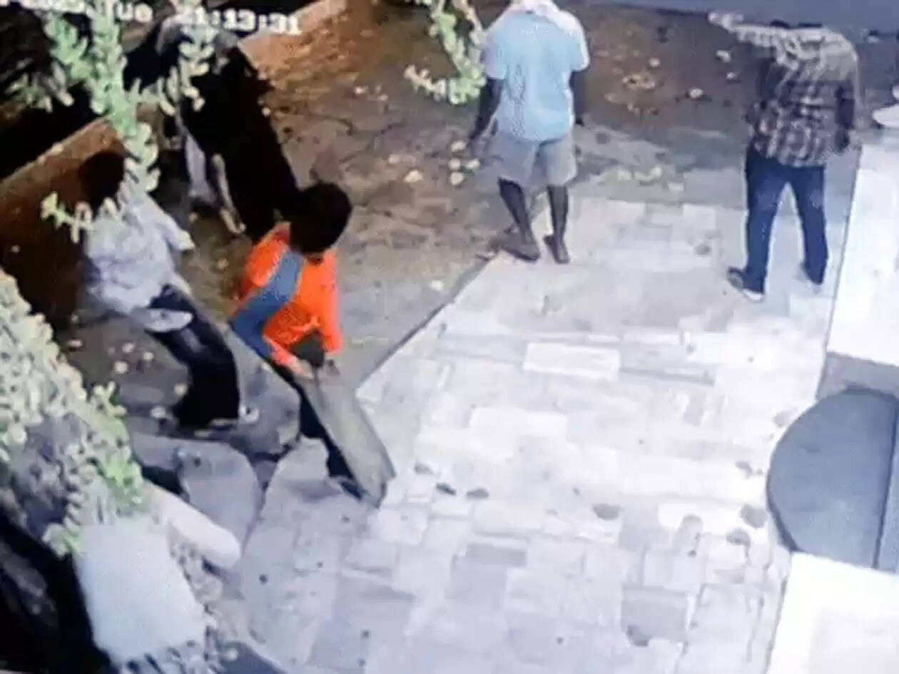 हिसार : मकान पर हमला व फायरिंग करने के मामले में दो दर्जन पर केस दर्ज