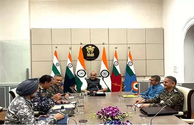 सेनाओं ने सरकार को दिलाया&nbsp;भरोसा- सभी नापाक मंसूबों का बलपूर्वक जवाब दिया जाएगा