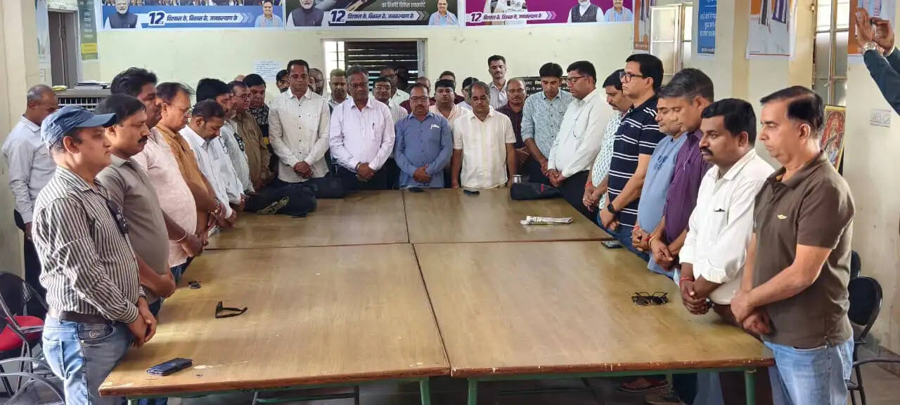दैनिक&nbsp;भास्कर&nbsp;में&nbsp;वरिष्ठ पत्रकार अशोक राजपुरोहित को दी श्रद्धांजलि