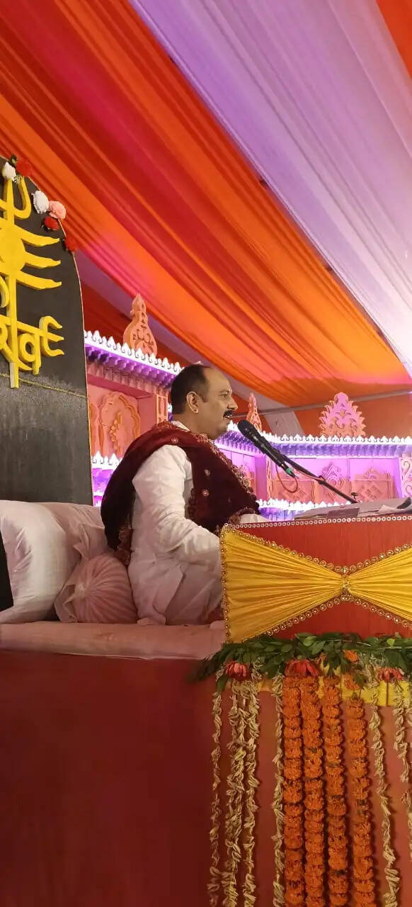 ईश्वर की कृपा पाने के लिए निरंतर प्रयास, सेवा और समर्पण आवश्यक है: डॉ. पंडित मिश्रा