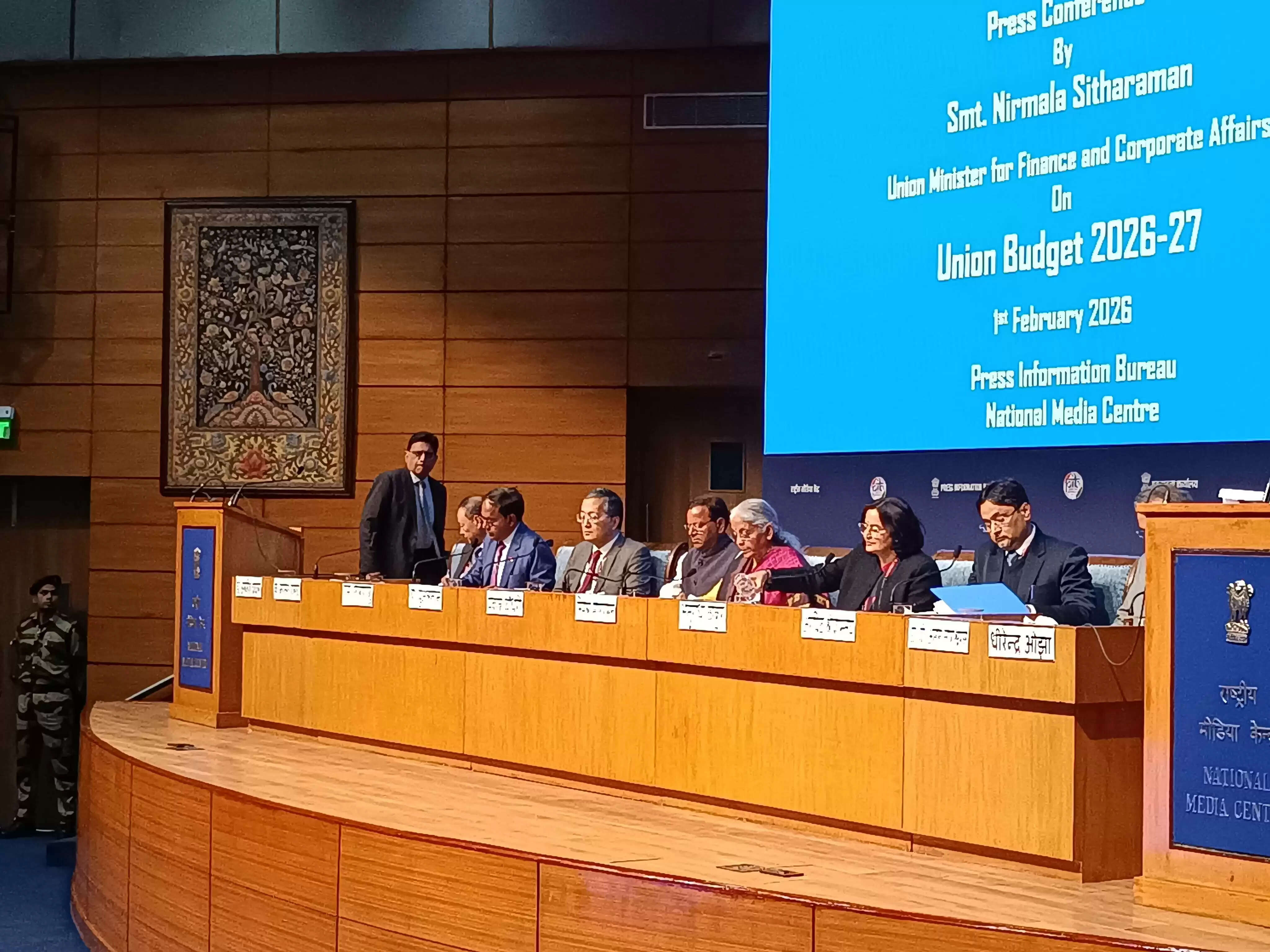 अर्थव्यवस्था मजबूत, सरकार आम आदमी को वैश्विक उथल-पुथल से सुरक्षित रखना चाहती हैः वित्त मंत्री