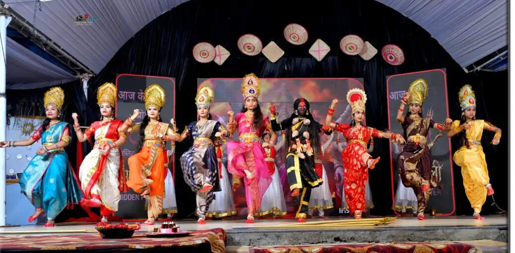 जीनियस स्कूल वार्षिक उत्सव में प्रतिभावान छात्रों ने दी सांस्कृतिक कार्यक्रम की प्रस्तुति