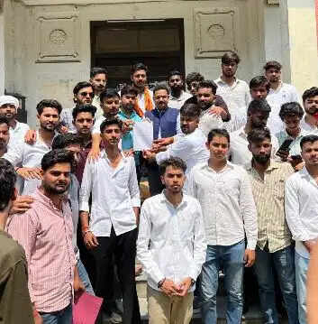 छात्रों ने की लविवि परिसर में महाराणा प्रताप की प्रतिमा लगाने की मांग