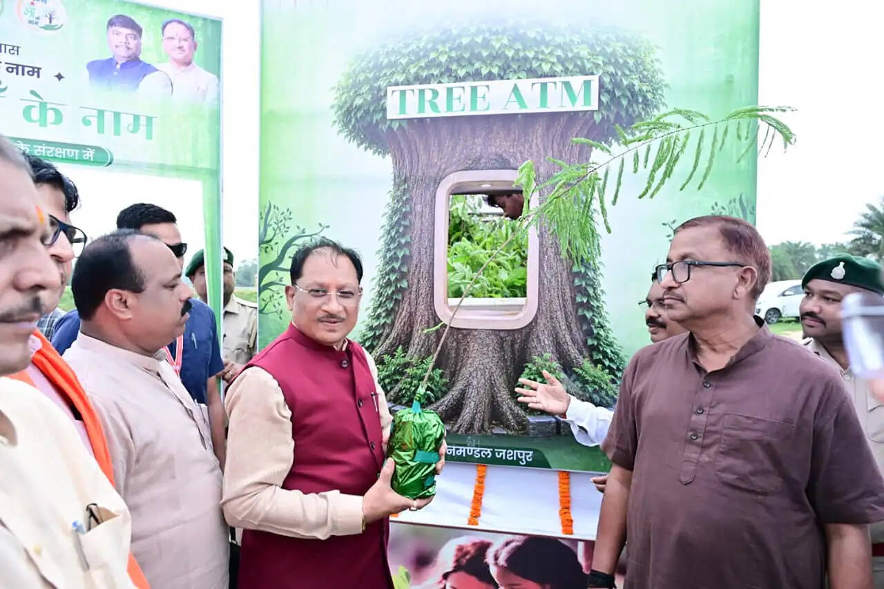 मुख्यमंत्री विष्णुदेव साय ने ट्री एटीएम को हरी झंडी दिखाकर किया रवाना