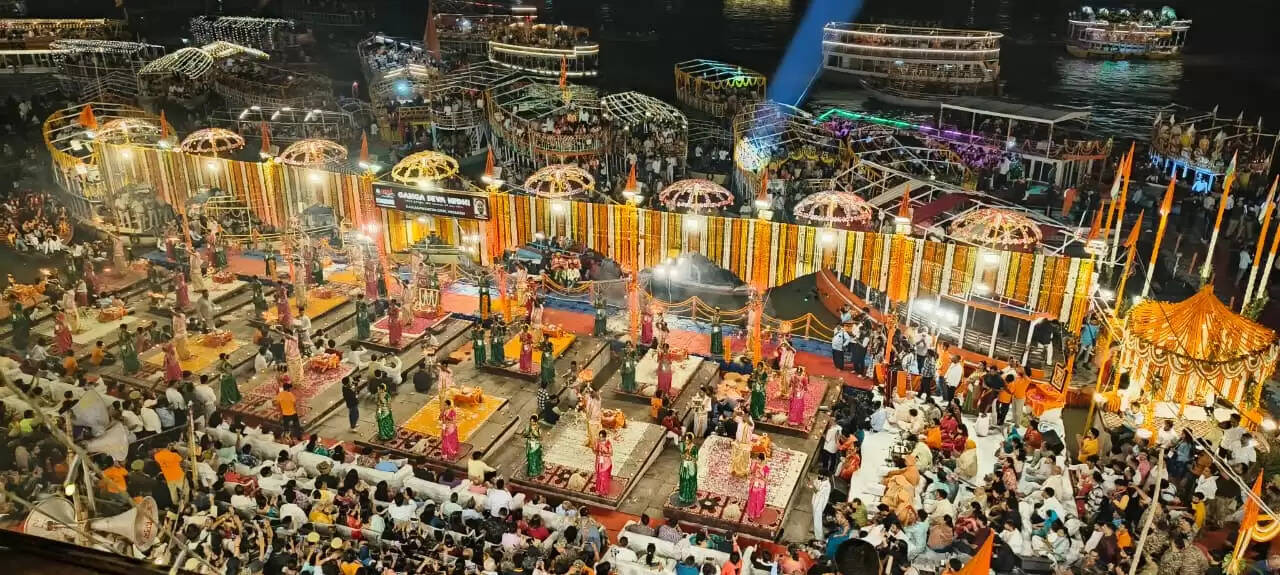 (राउंडअप) देव दीपावली : चेत सिंह घाट पर ‘काशी-कथा’ थ्रीडी शो ने बांधा समां