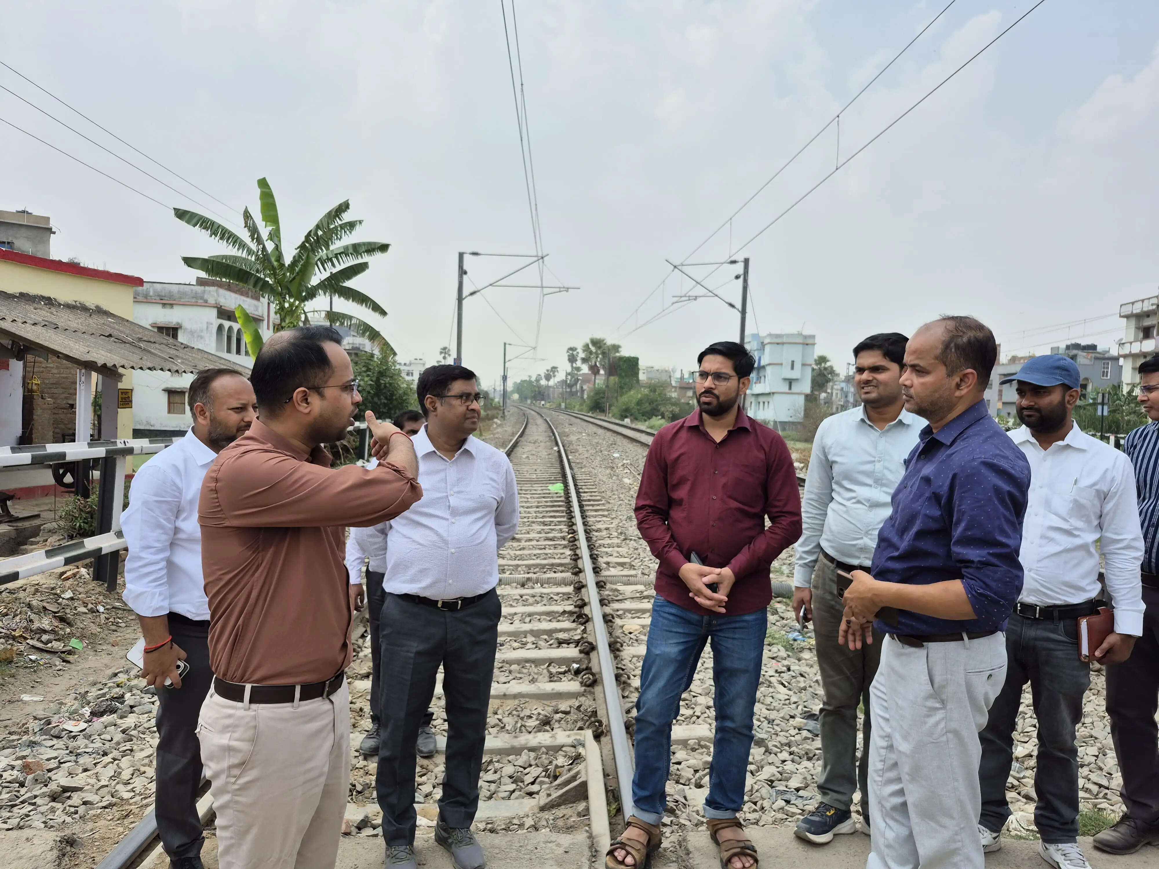 खनुआ नाला&nbsp;और ड्रेनेज सिस्टम का जिलाधिकारी ने किया स्थलीय निरीक्षण