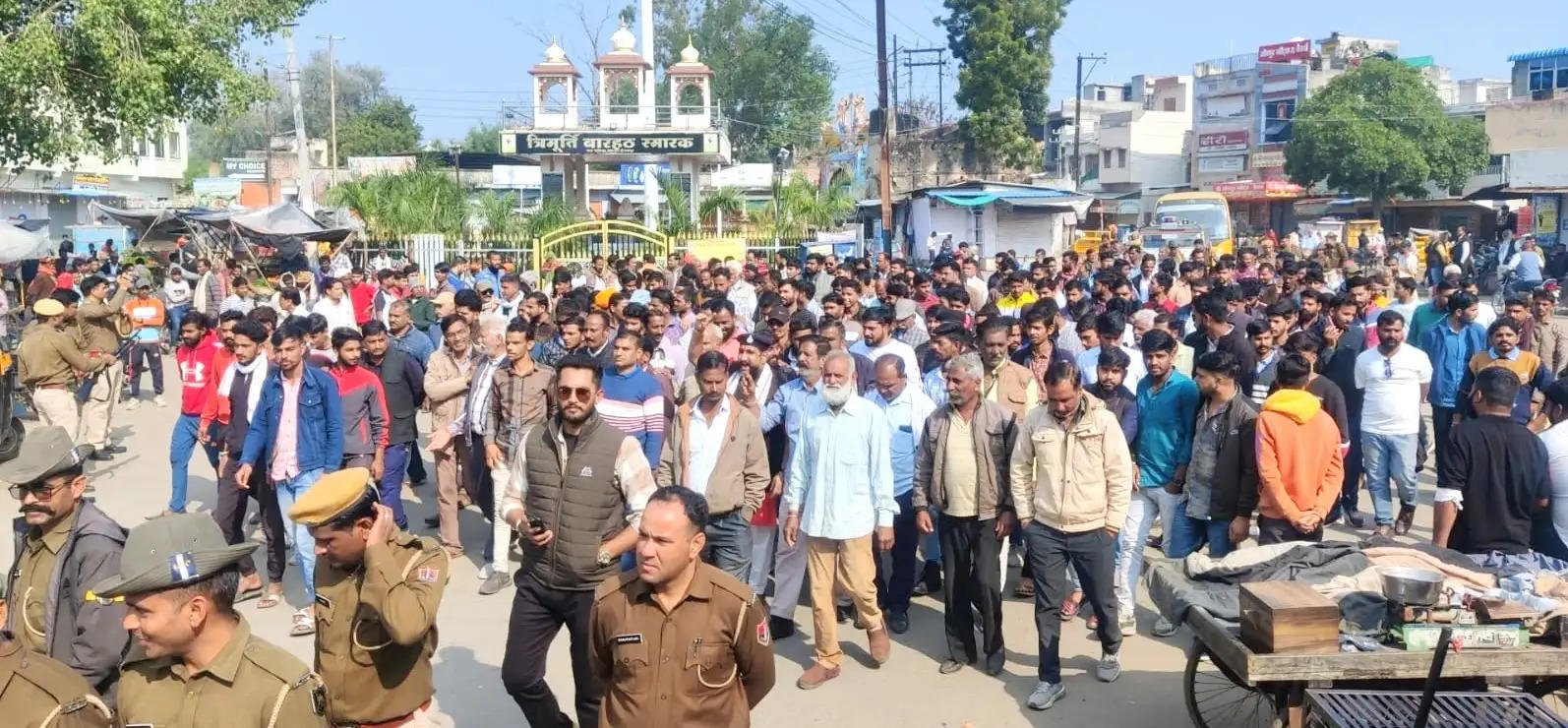 गोगामेड़ी हत्याकांड़: सर्वसमाज का भीलवाड़ा व शाहपुरा में बाजार बंद, रैली निकाल दिया ज्ञापन