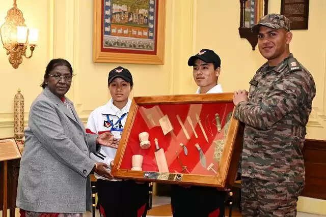 राष्ट्रपति से अरुणाचल प्रदेश के छात्रों ने की मुलाकात