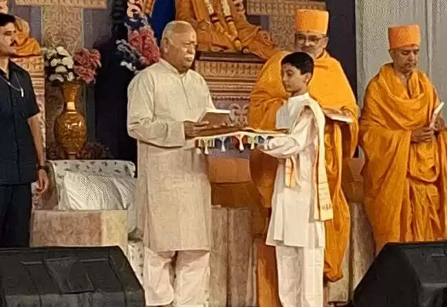 पूरी दुनिया संकट में है और भारत की ओर देख रही है : डॉ. मोहन भागवत