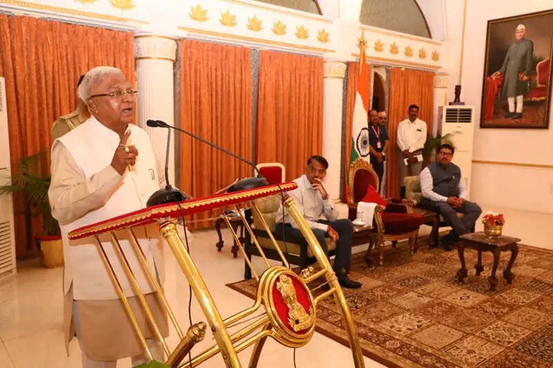 प्रकृति और स्थानीय जीवन के कल्याण प्रयासों में ही सेवा की सार्थकता : राज्यपाल पटेल