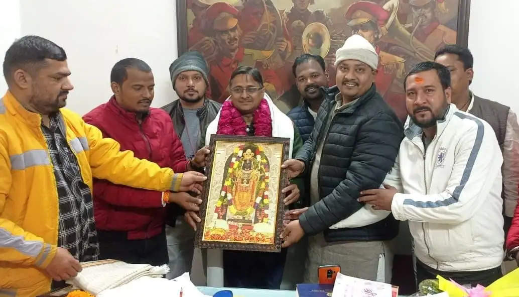 डॉ. सुनील विश्वकर्मा को मिला पद्मश्री बाबा योगेंद्र कला पुरस्कार, बधाई का दौर