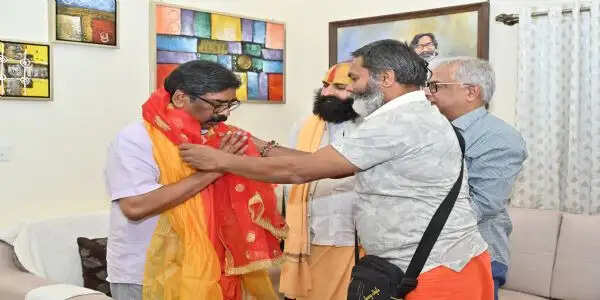 तपोवन मंदिर प्रतिनिधिमंडल ने मुख्यमंत्री हेमंत सोरेन को रामनवमी उत्सव के लिए किया आमंत्रित