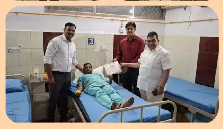 विश्व रक्तदाता दिवस पर दक्ष बालाजी ऑर्थो हॉस्पिटल में रक्तदान शिविर
