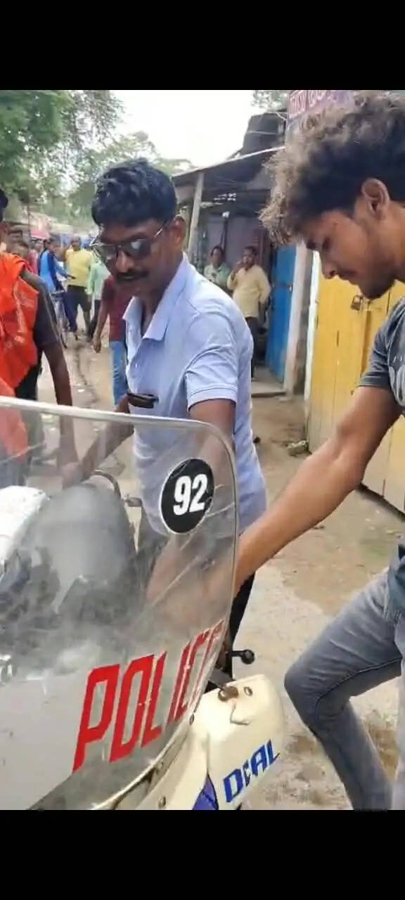 बगहा एसपी नें दो पियक्कड़ पुलिस कर्मियों को निलंबित किया