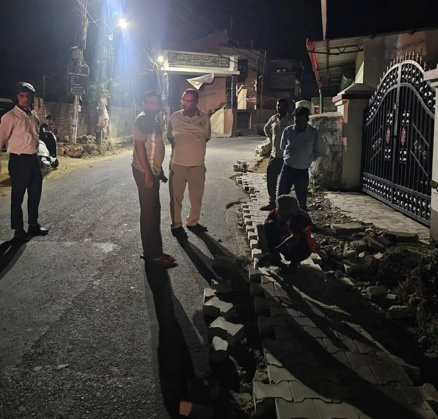 कैबिनेट मंत्री जोशी ने अनारवाला-मालसी मोटर मार्ग निर्माण कार्य का किया निरीक्षण