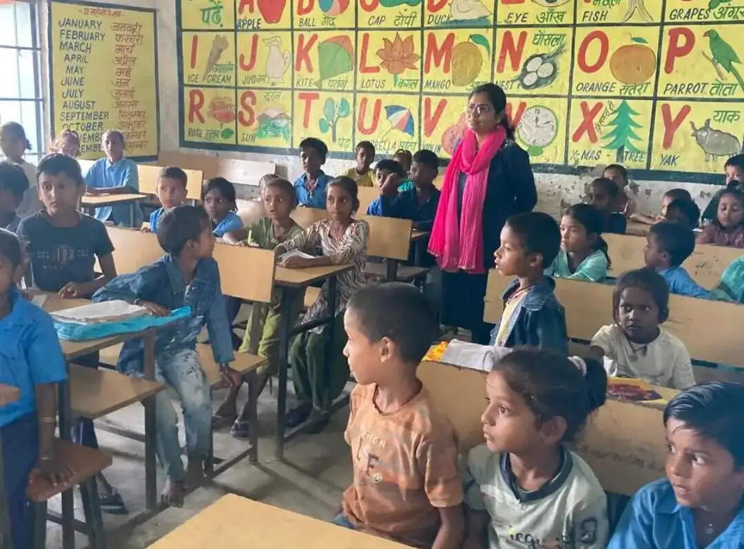 मरौना में स्कूलों के निरीक्षण में कम मिली छात्रों की उपस्थिति, बीडीओ ने दिए सुधार के निर्देश