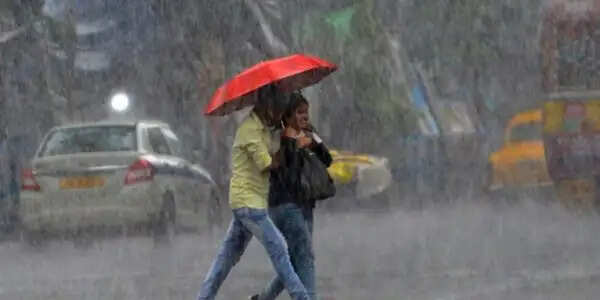 मध्य प्रदेश में बिगड़ा मौसम का मिजाज, 42 जिलों में बारिश-ओले, आज 14 जिलों में अलर्ट