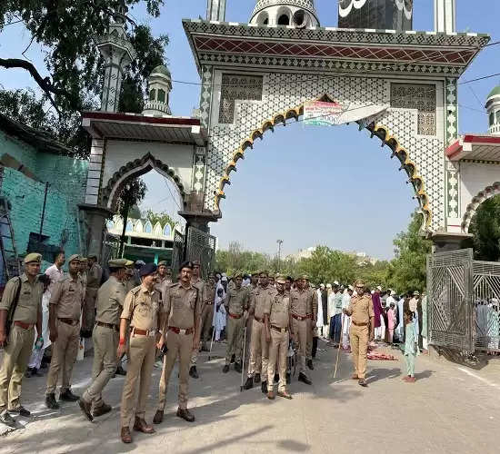 कड़ी सुरक्षा के बीच ईद उल अजहा (बकरीद)की नमाज सकुशल संपन्न