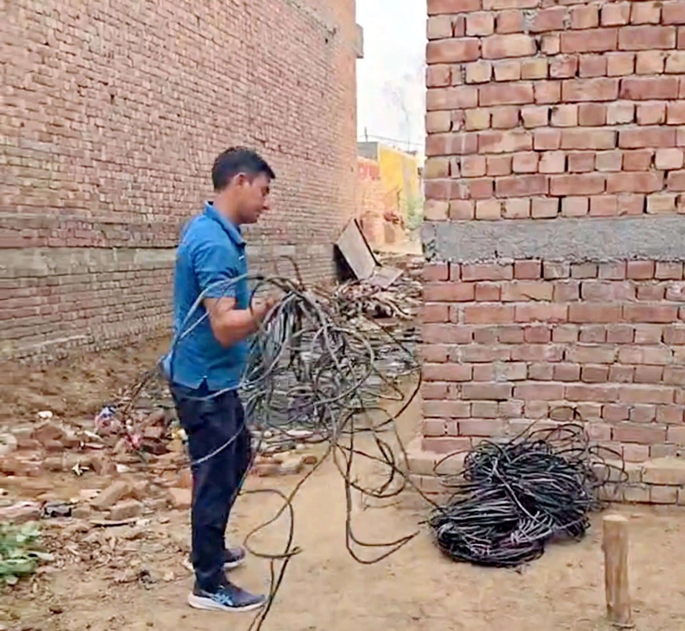 जींद : ऑपरेशन न्यू डाउन से नशा तस्करों पर पुलिस व बिजली विभाग का संयुक्त प्रहार