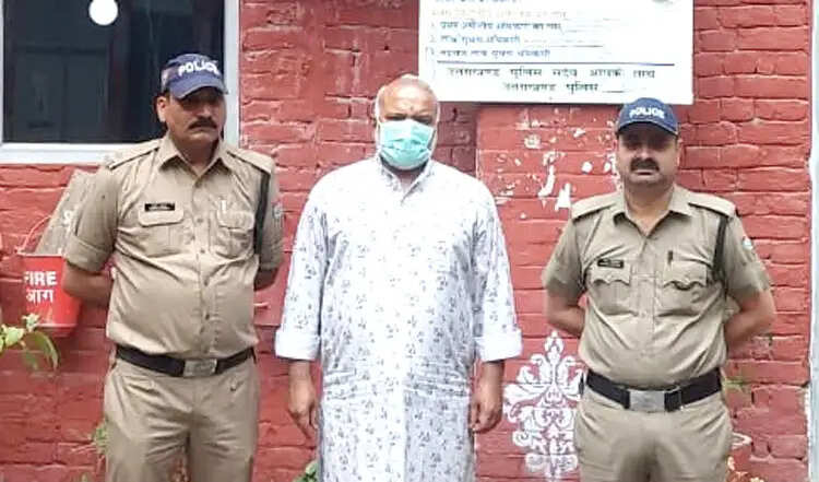 एक साल से फरार धोखाधड़ी का आरोपी मथुरा के बरसाना से गिरफ्तार