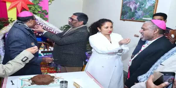 मुख्यमंत्री बिशप हाउस में आयोजित क्रिसमस उत्सव में हुए शामिल