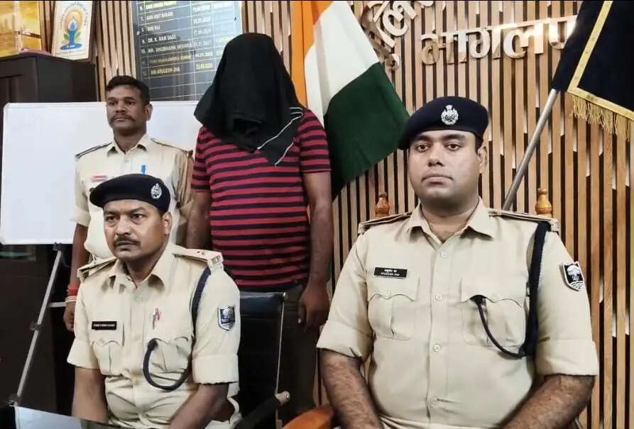 भागलपुर में पुलिस की बड़ी कार्रवाई: 2 करोड़ रुपये मूल्य की 1 किलो स्मैक बरामद, महिला समेत दो गिरफ्तार