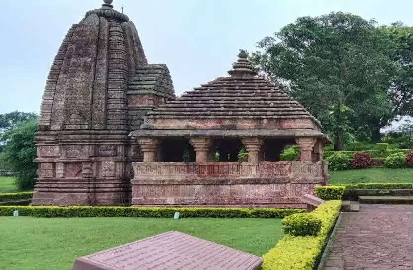 अनूपपुर: मां नर्मदा करती हैं श्रावण माह के एक सोमवार को पातालेश्वर महादेव का अभिषेक