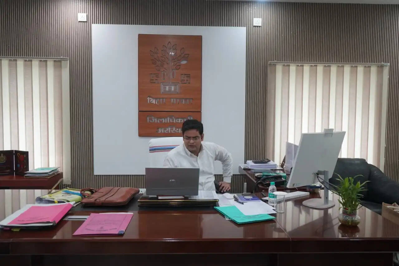 डीएम का आरटीपीएस के कार्यों की समीक्षा, लंबित आवेदनों के त्वरित निष्पादन का निर्देश