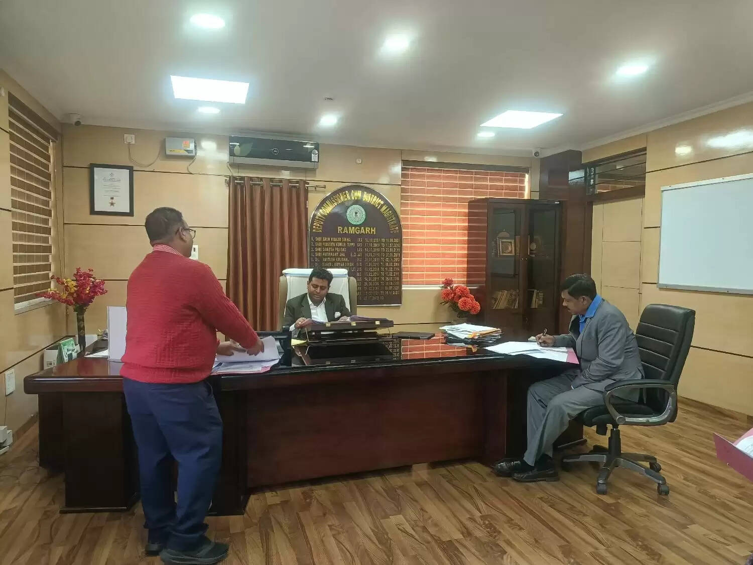 मुख्यमंत्री रोजगार सृजन योजना के लाभुकों के दस्तावेजों की हाे बारीकी से जांच : डीसी