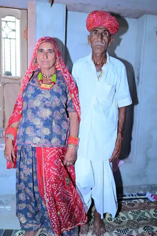 मवेशियों को बचाने दौड़े पति-पत्नी, खुद करंट की चपेट में आए; 15 भेड़-बकरियों समेत दोनों की मौत