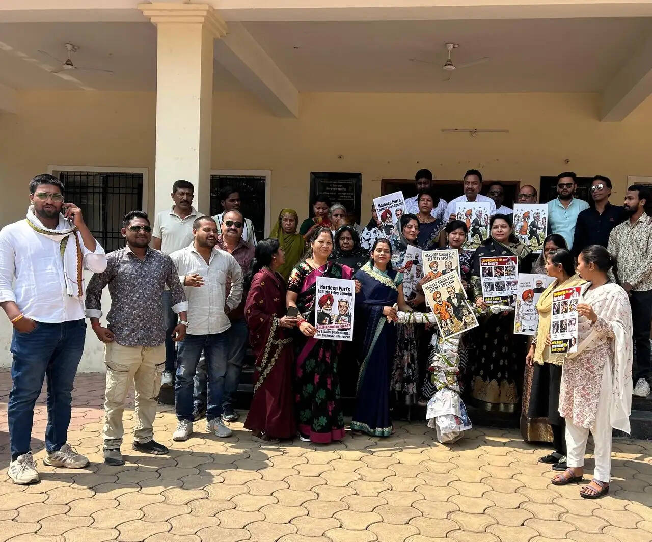 एपस्टीन फाइल्स पर सियासत गरम: धमतरी में महिला कांग्रेस का जोरदार प्रदर्शन, फूंका पुतला