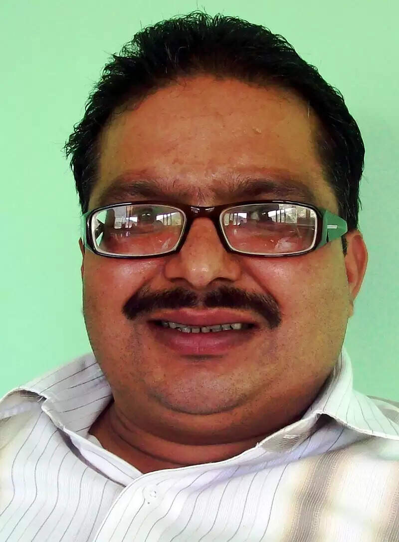 सभासद जोशी ने की मल्लीताल पार्किंग को ठेके पर न देने की मांग