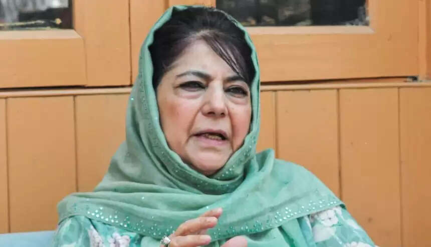 पीडीपी अध्यक्ष महबूबा नेे कश्मीर के लिए ट्रेन का किया स्वागत