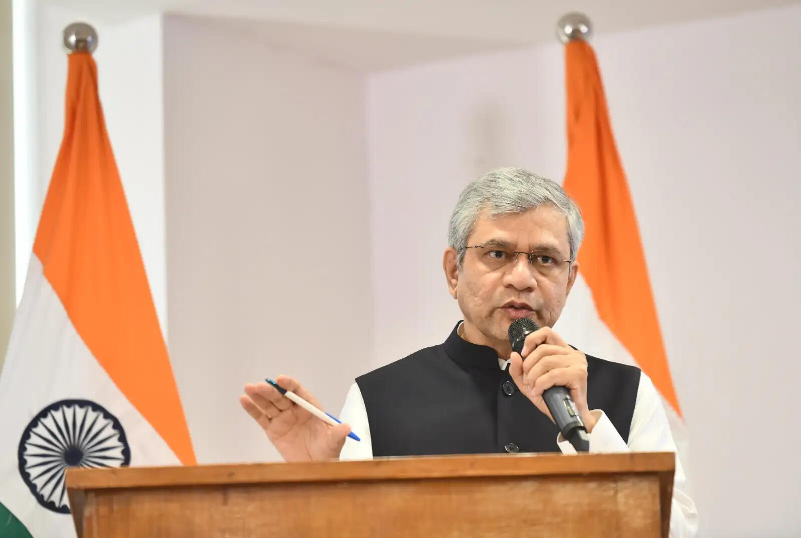 (कैबिनेट) अहमदाबाद-धोलेरा के बीच देश की पहली सेमी हाई-स्पीड रेल परियोजना को मंजूरी