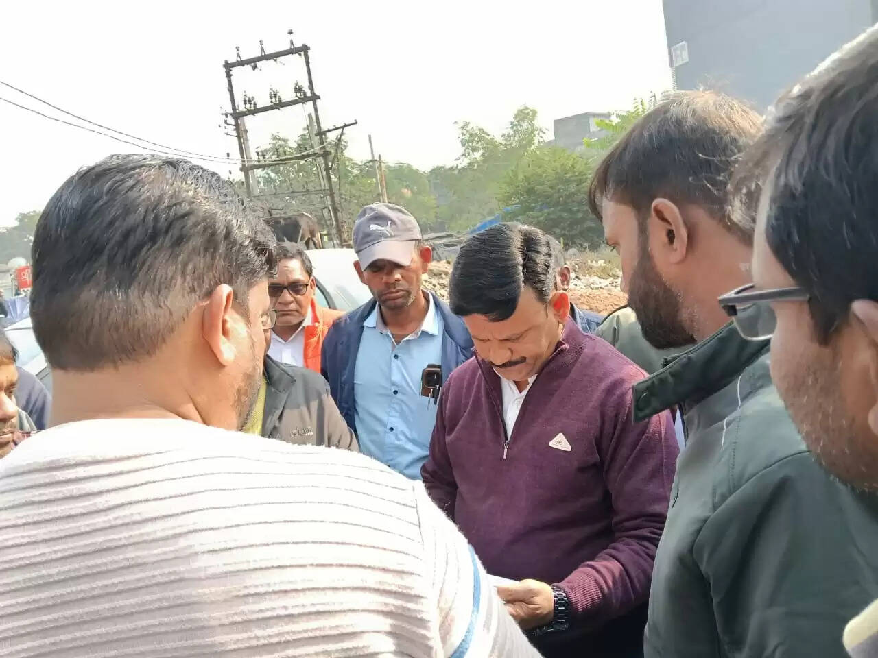 होलिका दहन मैदान की घेराबंदी के दौरान हुआ विवाद, अधिकारियों ने दोनों पक्षों से मांगा दस्तावेज