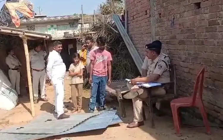 चोरी के रेल सामग्री के साथ एक बदमाश गिरफ्तार