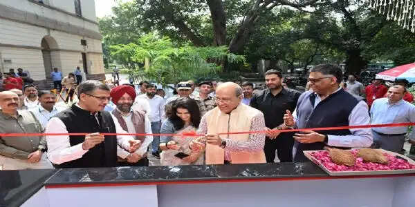 प्रधानमंत्रियों के संग्रहालय में अमूल उत्पादों का नया कियोस्क शुरू
