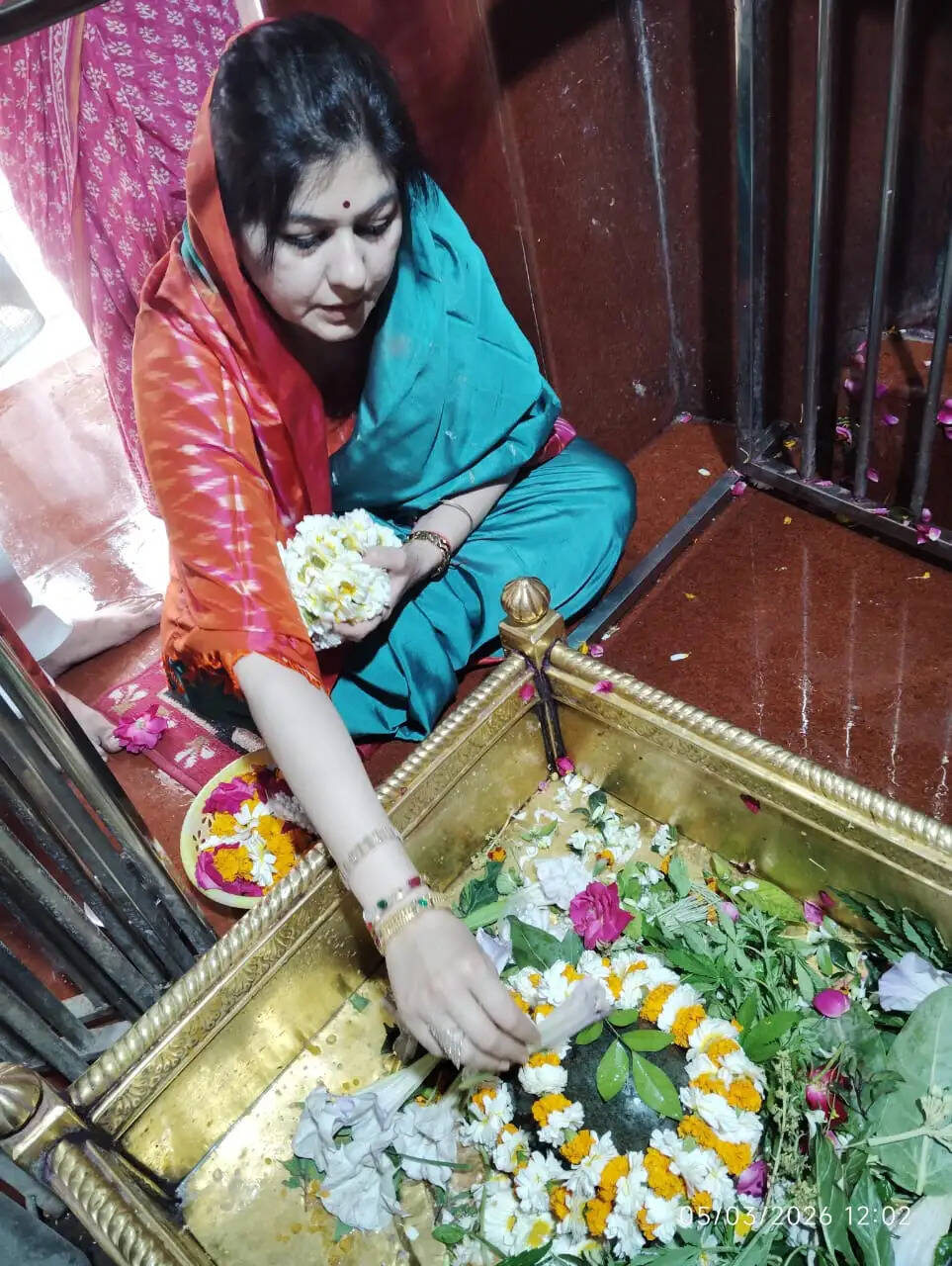 बदेवरानाथ धाम में गूंजे मंत्र, विश्व शांति की कामना के साथ किया जलाभिषेक