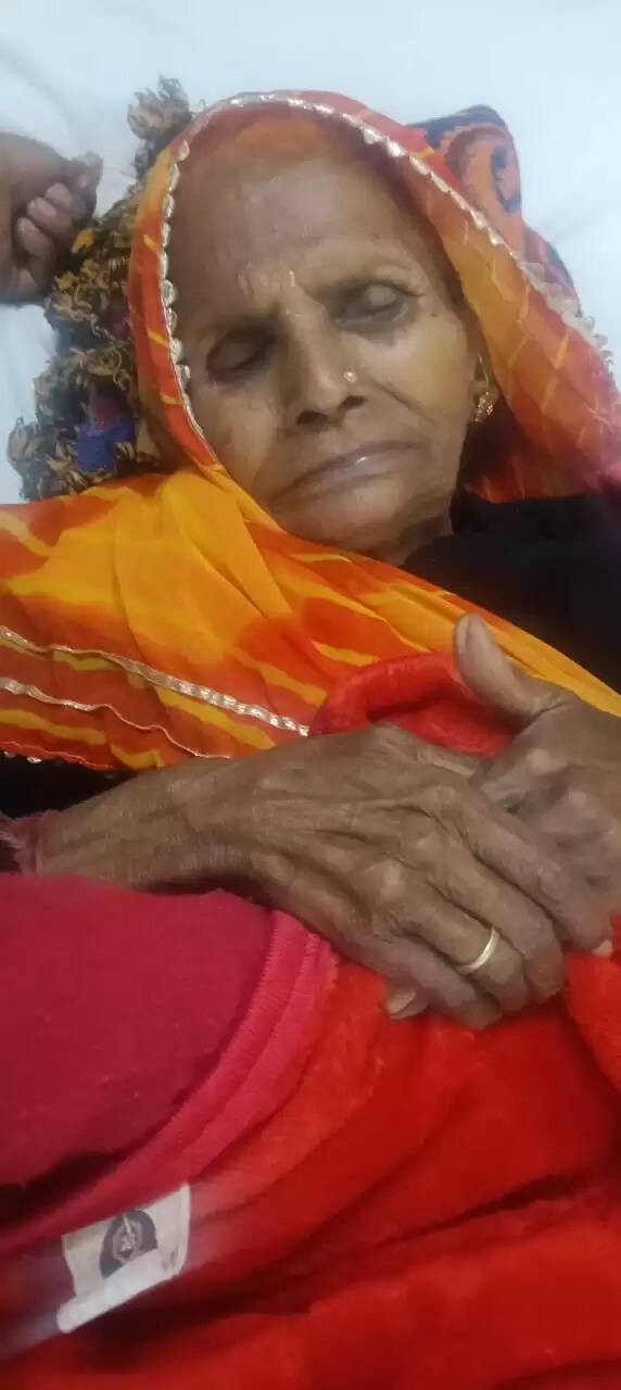 उज्जैनः नगर निगम परिसर में वृद्धा को पीटकर रुपए ले भागा बदमाश