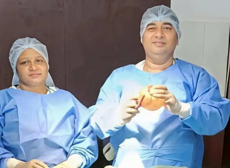 सदर अस्पताल सुपौल में 45 वर्षीय महिला के 550 ग्राम ओवेरियन सिस्ट का सफल ऑपरेशन