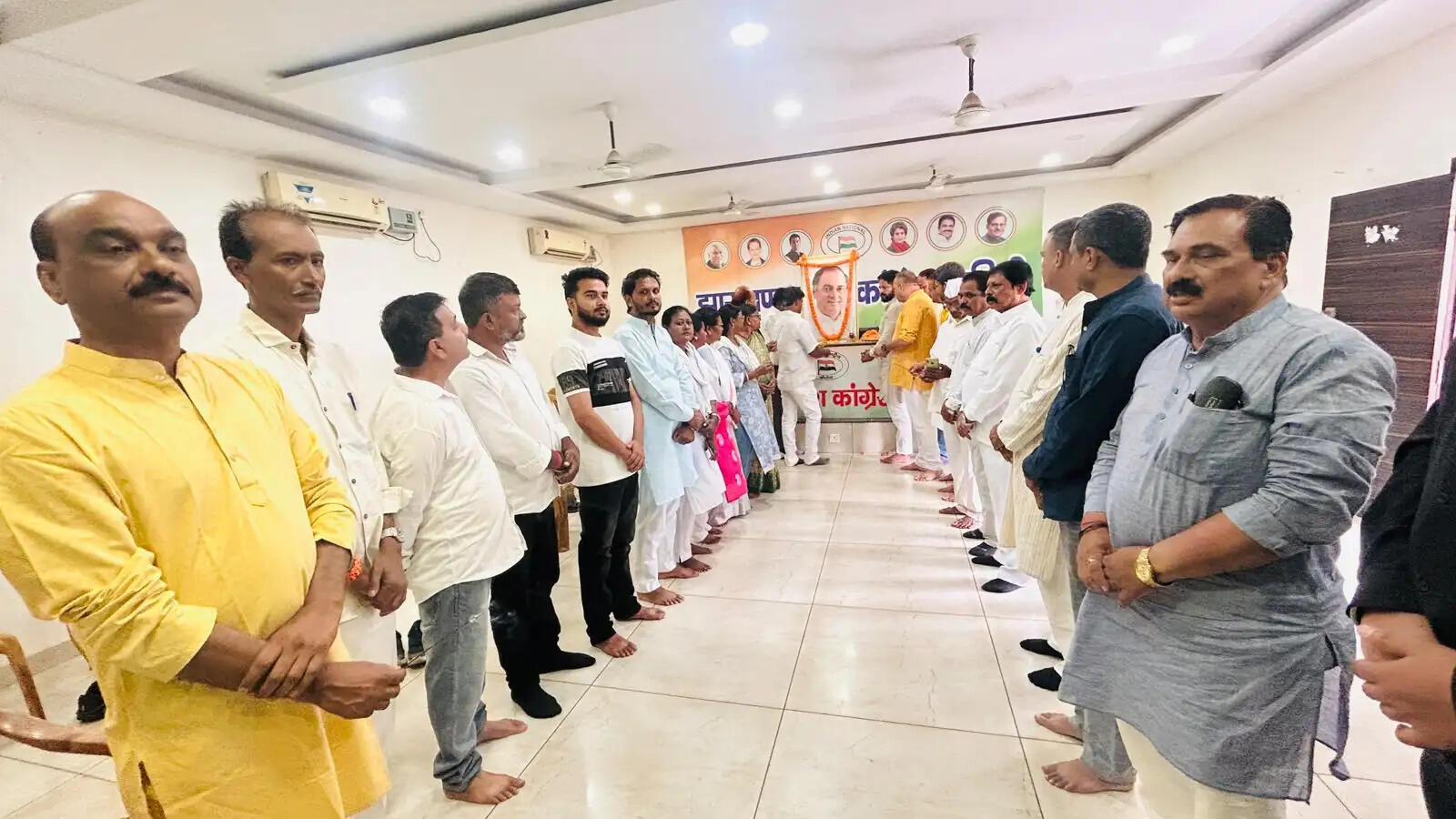 कांग्रेस नेताओं ने पुण्यतिथि पर राजीव गांधी को दी श्रद्धांजलि