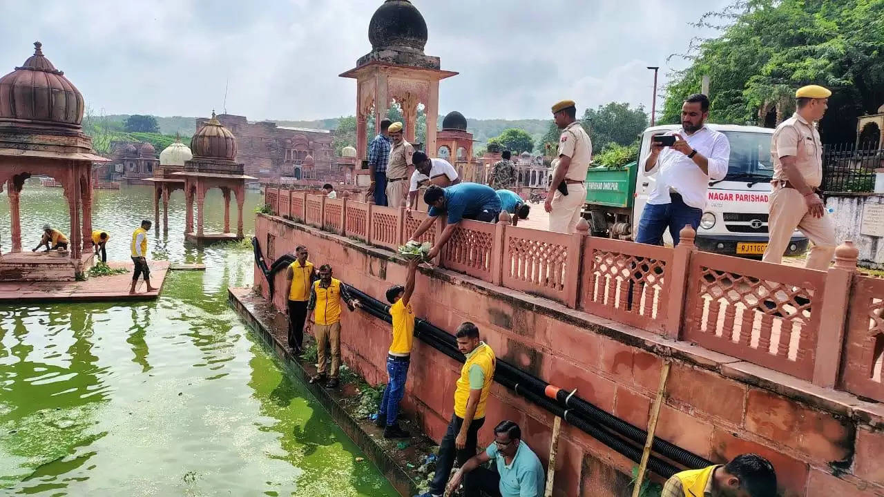 सफाई का संकल्प: कलेक्टर और एसपी ने उठाया मचकुंड की सफाई का जिम्मा