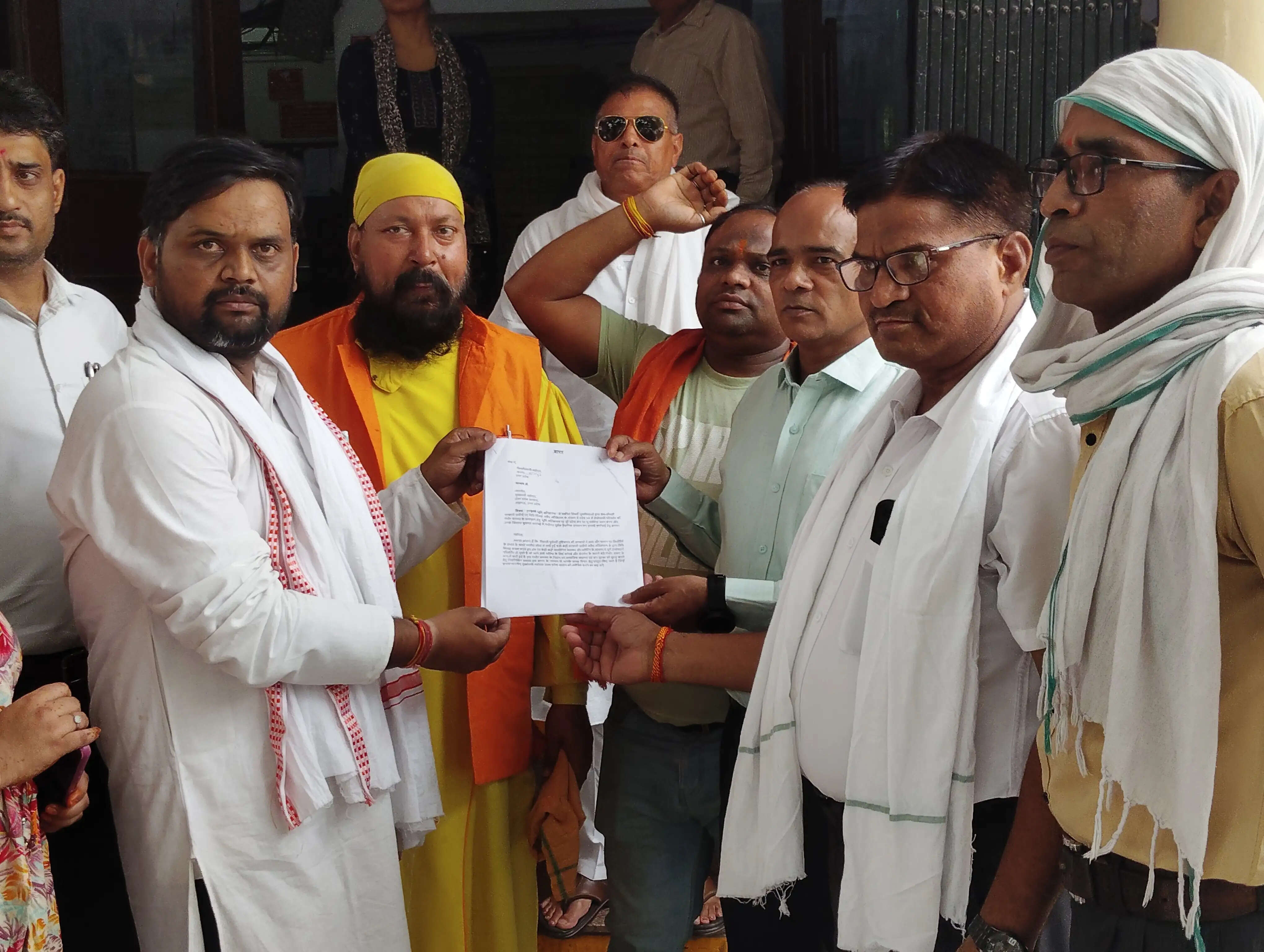 कानपुर में सरकारी जमीनों से अवैध धार्मिक ढांचे हटाए प्रशासन : कुशल पाल सिंह