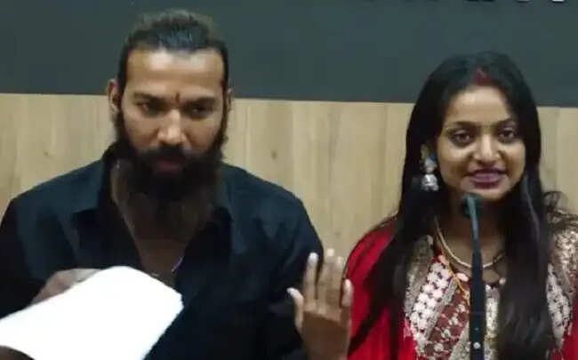 महाकुंभ की वायरल गर्ल मोनालिसा निकली नाबालिग, एनसीएसटी की रिपोर्ट में हुआ खुलासा