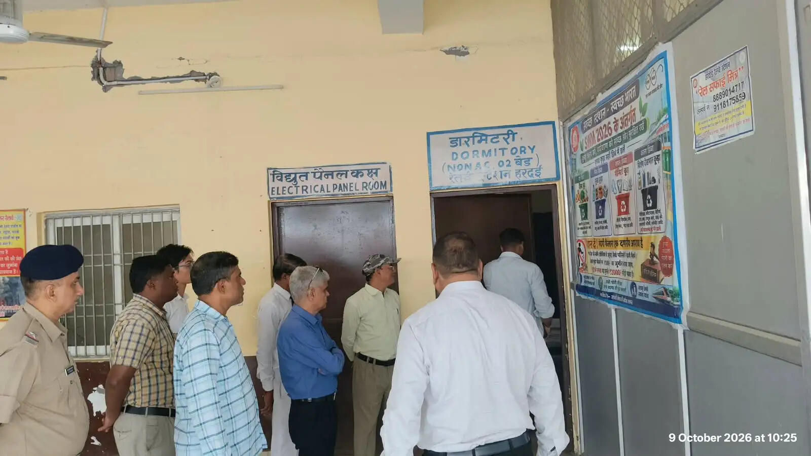 उत्तर रेलवे के सीसीएम रामनाथ झा ने हरदोई रेलवे स्टेशन का निरीक्षण कर यात्री सुविधाओं का लिया जायजा