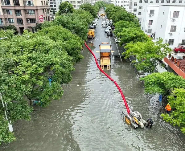 चीन में तूफान 'बावी' का कहर, बड़ी संख्या में उड़ानें रद्द, रेल सेवाएं प्रभावित