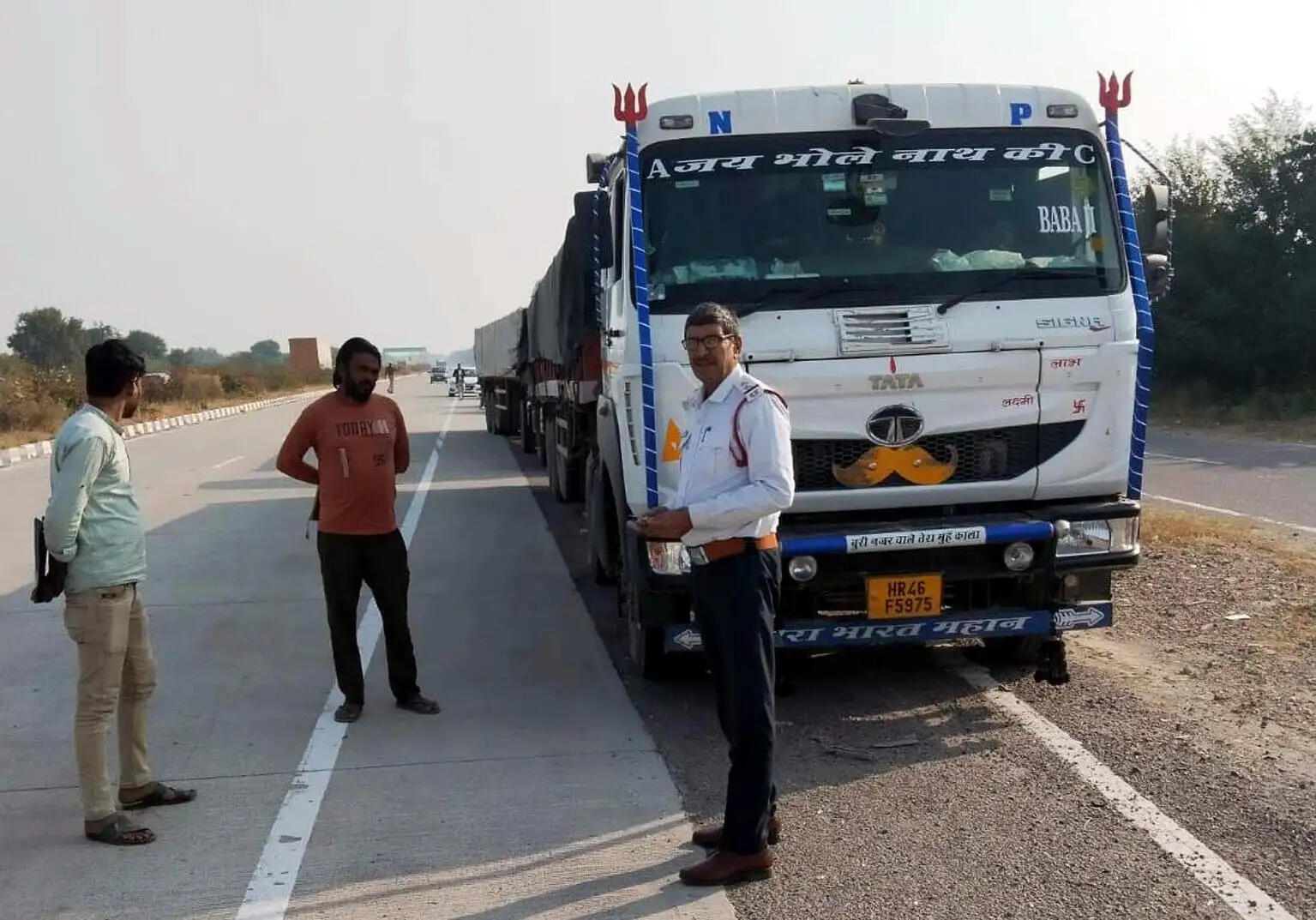 फतेहाबाद: रॉन्ग साइड ड्राइविंग पर 32 व लेन ड्राइविंग पर 18 भारी वाहनों के काटे चालान