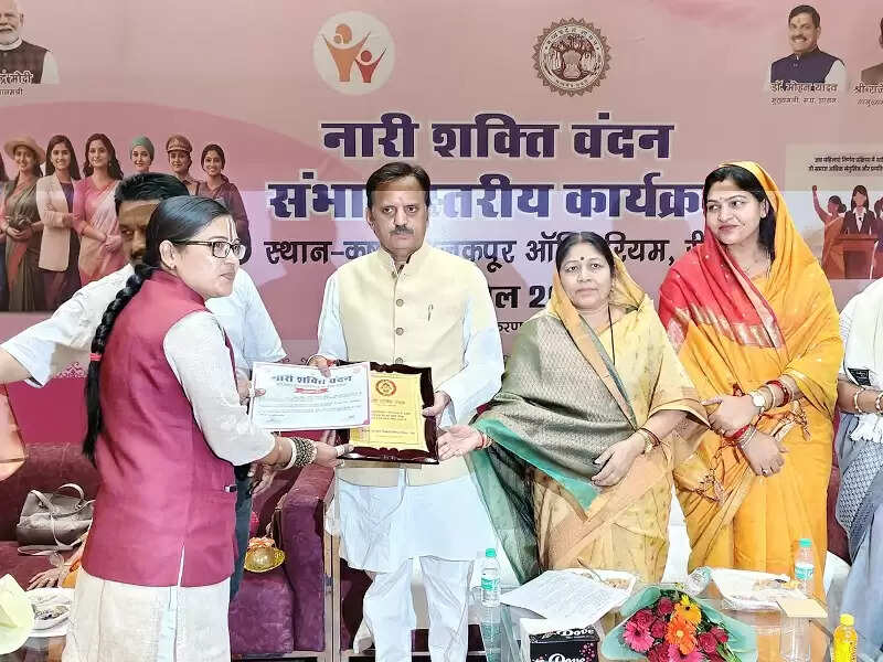 बेटियों की पूजा और नारियों के सम्मान से ही देश प्रगति के पथ पर अग्रसर : राजेन्द्र शुक्ल